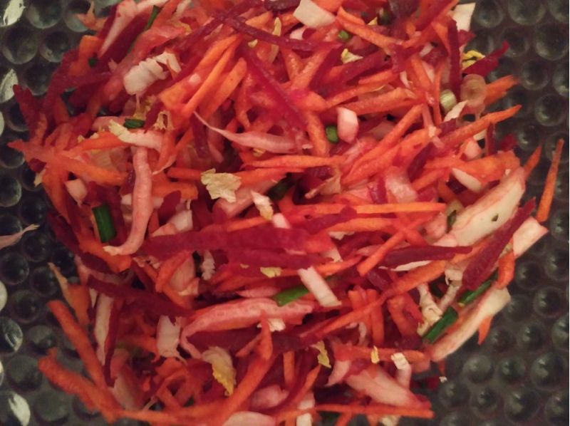 Salată de varză pechin și sfeclă roșie