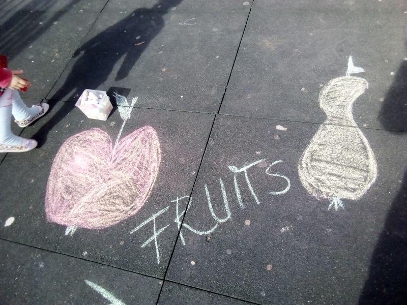Măr și pară - desen pe asfalt