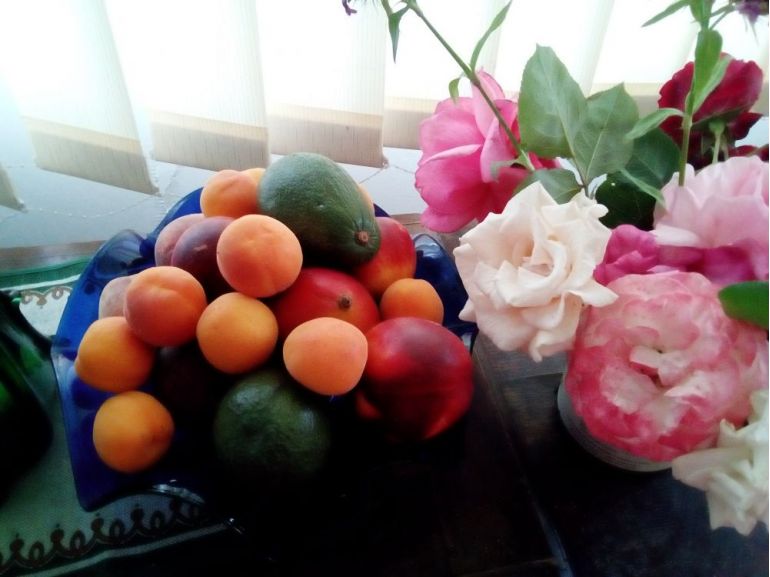 Decor fructe și flori