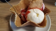 Înghețată cu sirop de frăguțe sau de căpșuni