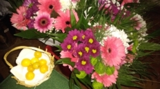 25 idei décor cu flori și fructe pentru ocazii deosebite